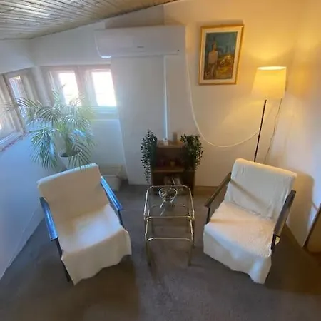 Apartment Attic, Chill, Cozy,in The Center *